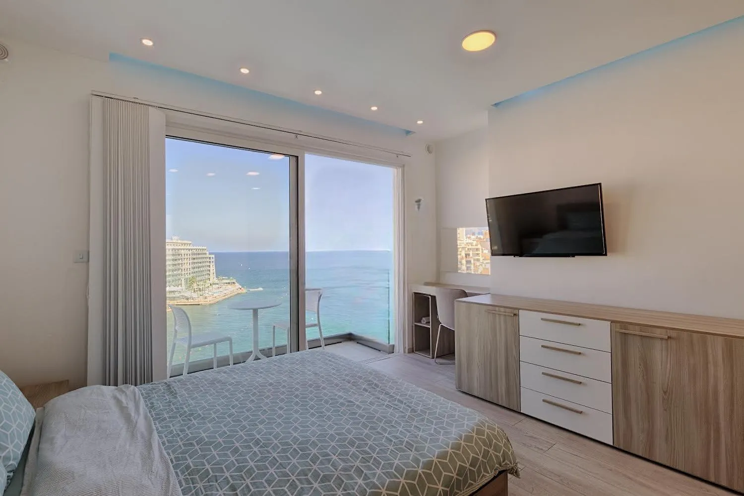 The Penthouse Daire Saint Julian's Malta